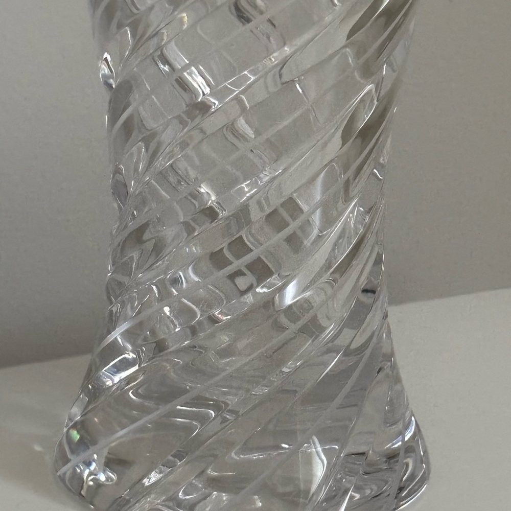 Vintage swirl crystal vase - Picture 7 of 9